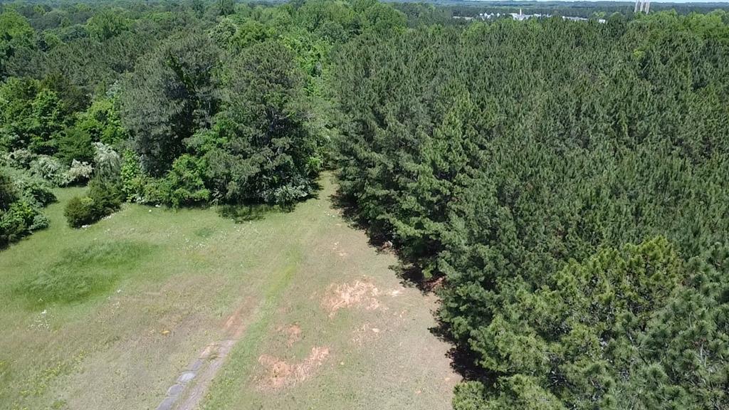 821 E. Greenwood St. Abbeville, SC